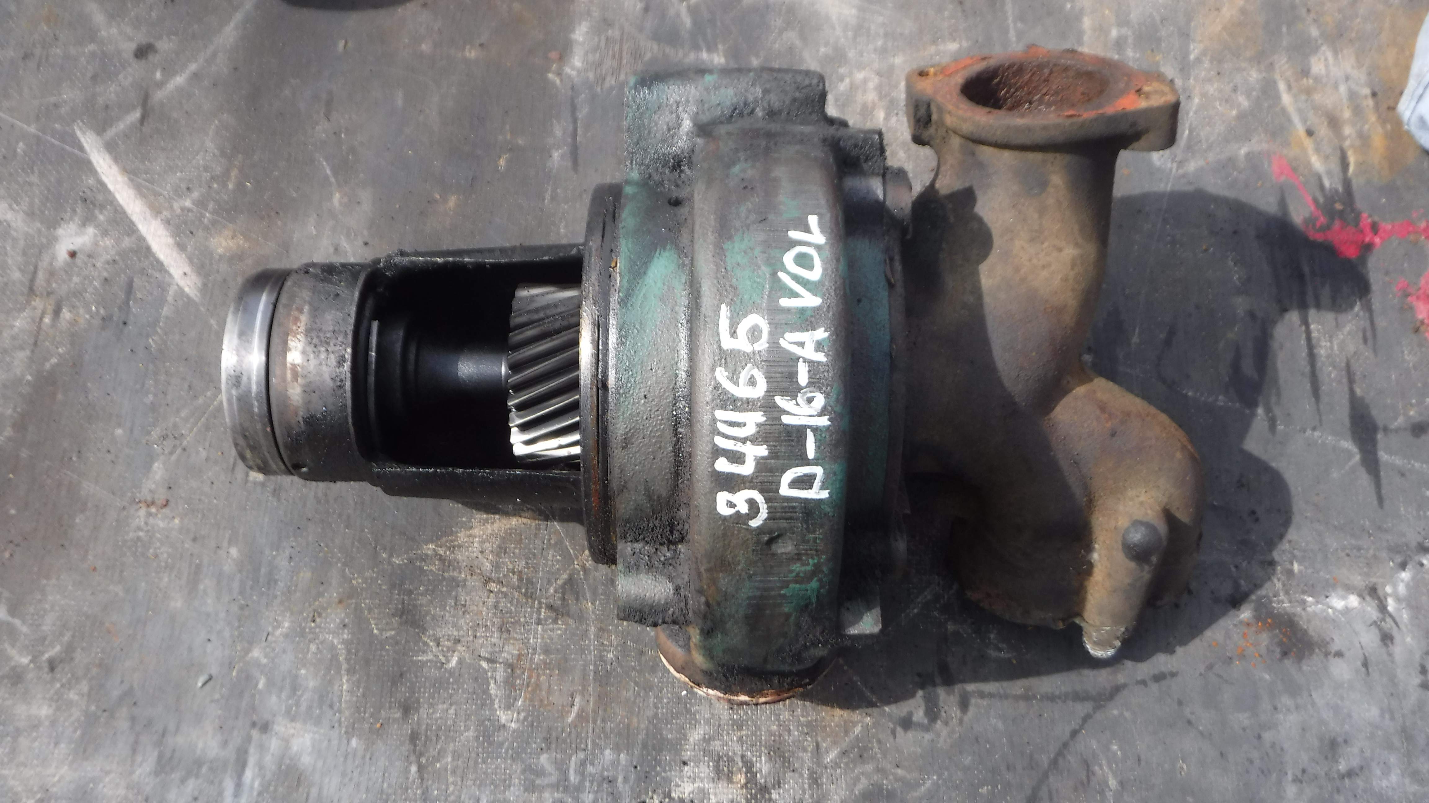 Помпа Водяной насос VOLVO FH16 D16A 1000972